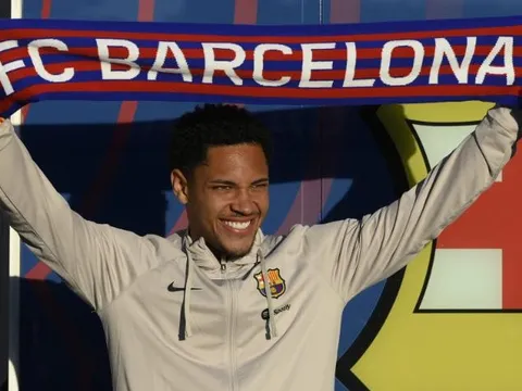 Vitor Roque hé lộ thông điệp của HLV Xavi