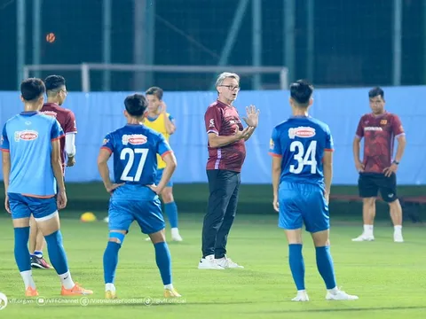 HLV Troussier chốt danh sách đấu Trung, Hàn: Loại Văn Hậu, Tấn Tài, nhiều cầu thủ U23