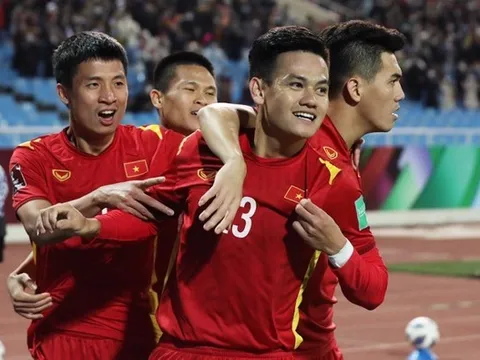 ĐT Việt Nam gặp tổn thất; HLV Hà Nội đầu quân cho HAGL?