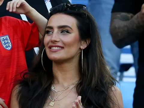 Vợ tha thứ cho Kyle Walker vụ bê bối trong quán bar