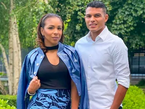 Vợ Thiago Silva thích bài đăng chỉ trích HLV Potter