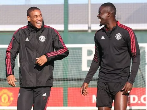 Vợ và bạn Anthony Martial lại tạo áp lực lên Solskjaer