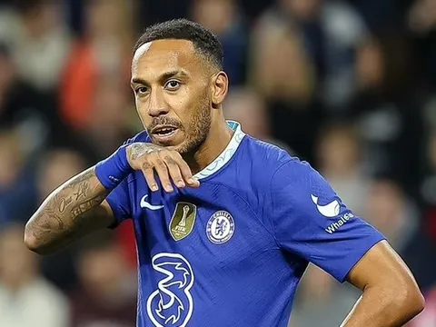 "Với mức lương của cậu ấy, câu lạc bộ nào sẽ chiêu mộ?"