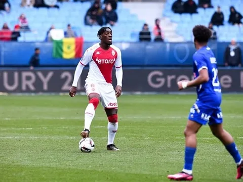 Với sao ĐT Pháp, Man Utd mua 1 nhưng được 2