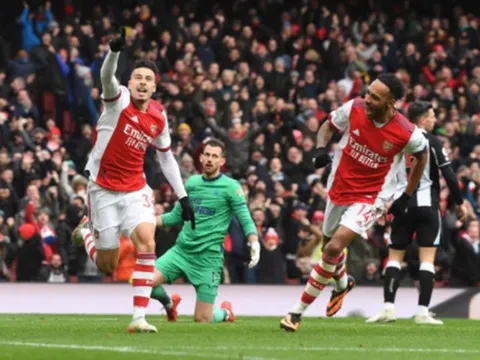 Vòng 13 Premier League: Điểm chưa được của Liverpool, đến lúc thay Aubameyang?