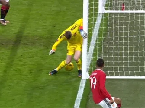 Vòng đấu thảm họa của De Gea và Alisson