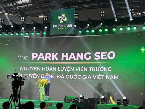 Vừa đổi tên, CLB Việt Nam đã có sự giúp sức của HLV Park Hang-seo