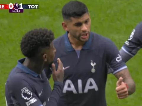 Vừa ghi bàn, sao Tottenham ngớ người vì bị thay ra