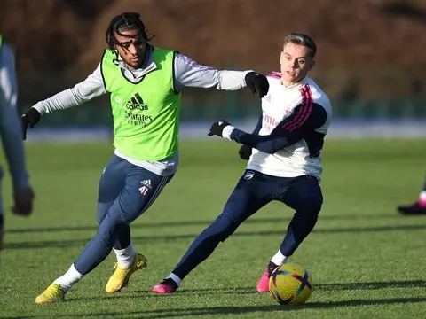 Vừa ra mắt Arsenal, Trossard đã lao đến sân tập