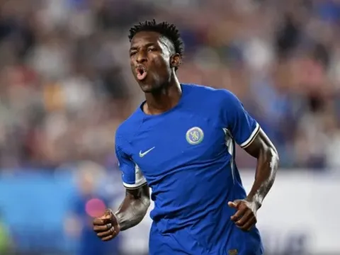 Vừa ra mắt Premier League, Jackson đã sớm gây bão