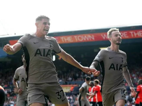 'Vượt cạn' thành công, Tottenham chiếm ngôi đầu Premier League