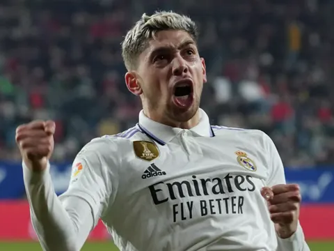 Vượt khó trước Osasuna, Real 'phả hơi nóng' vào Barcelona