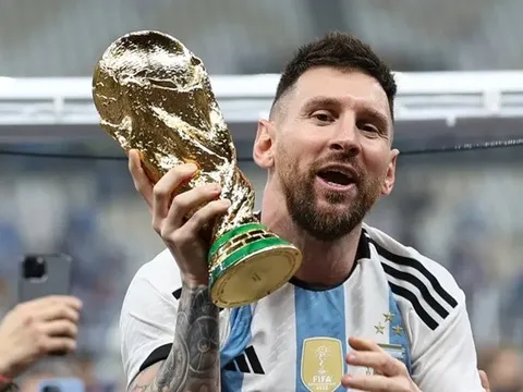 Vượt qua 15 năm địa ngục, Messi hiện khiến cả thế giới phải cúi đầu