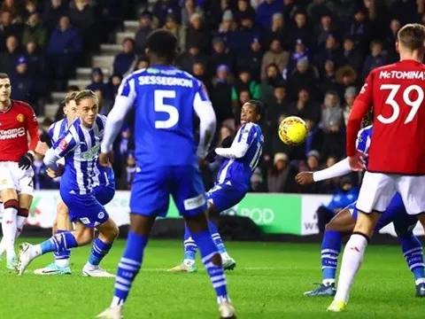 Thắng trận, Dalot chỉ ra vết gợn của Man Utd