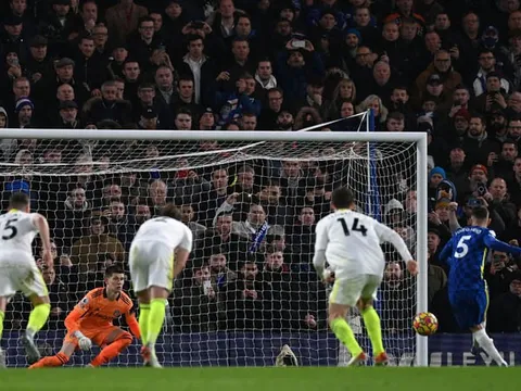 Thua penalty Chelsea phút 90+4, sao Leeds United lên tiếng