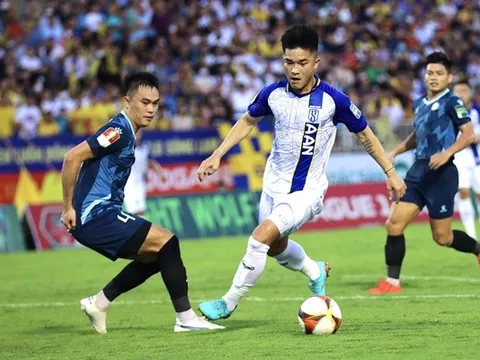 Trọng tài lại sai sót, bỏ lỗi việt vị cầu thủ SLNA