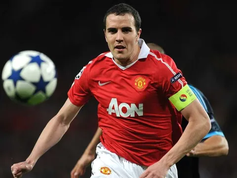 Cầu thủ đa năng nhất lịch sử M.U nêu lý do có thể chơi mọi vị trí