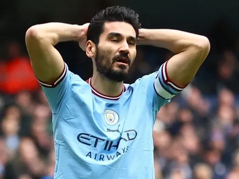 Vợ đội trưởng Man City yêu cầu chồng rời nước Anh