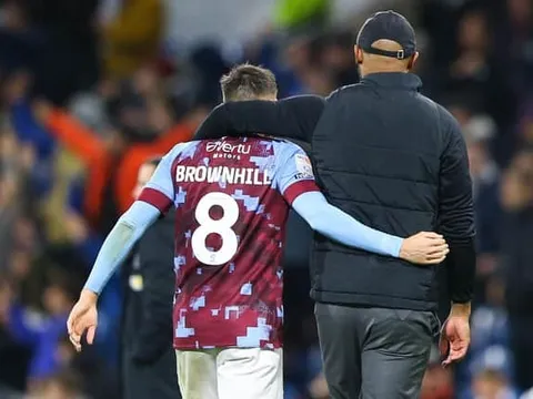 Bất mãn với Kompany, ngôi sao trưởng thành từ Carrington quyết rời đi