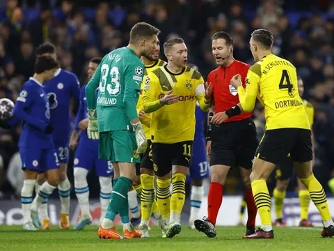 "Có lẽ trọng tài sợ người hâm mộ Chelsea"