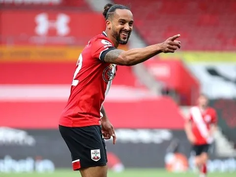 CHÍNH THỨC! Theo Walcott tuyên bố treo giày