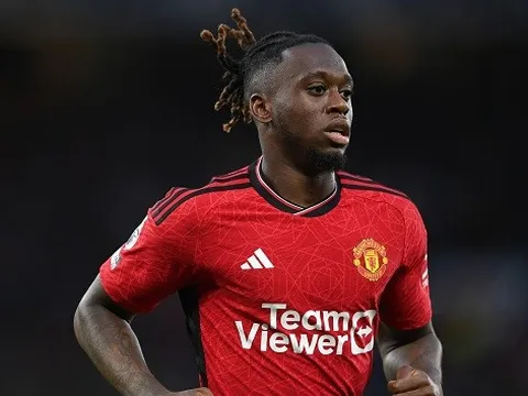 Ten Hag báo tin buồn về Wan-Bissaka