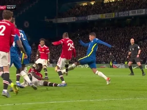"Wan-Bissaka đã rất cẩu thả"