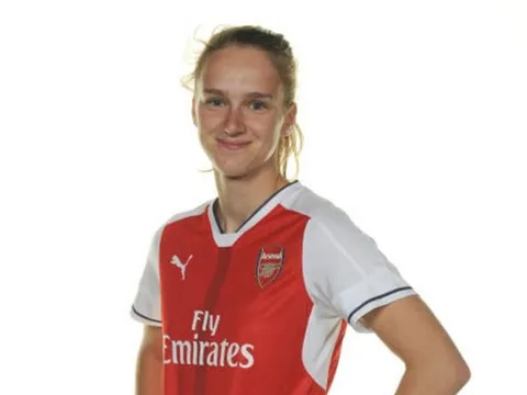 Sao Arsenal gợi cho Ian Wright nhớ đến Bergkamp