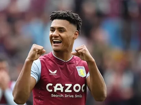 Arsenal được khuyên tranh mua tiền đạo với Chelsea