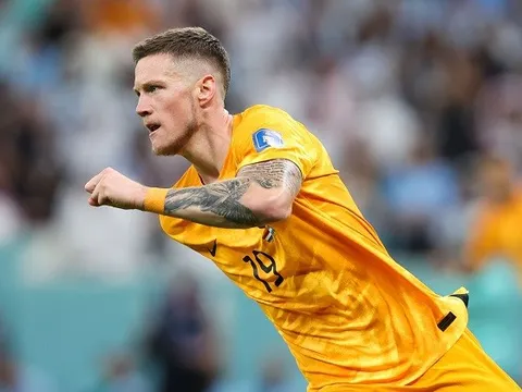 Lên tuyển, Weghorst ngay lập tức nhận được lời khen