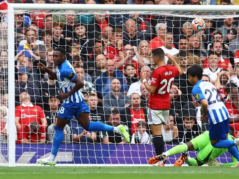 Nhìn Welbeck, mới thấy Ferdinand đã đúng