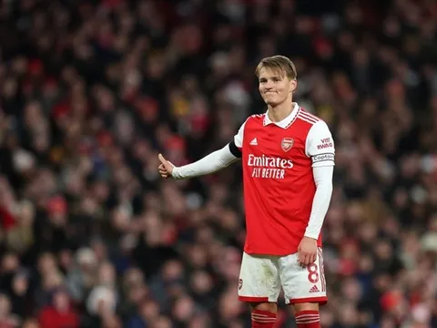 Wenger thán phục sao Arsenal