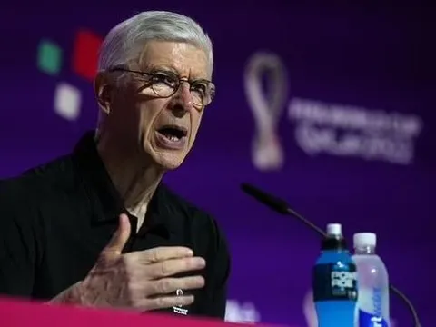 Wenger tuyên bố lớn về Messi, Ronaldo