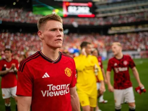 West Ham đàm phán chiêu mộ tiền vệ M.U