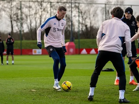 Wout Weghorst chứng tỏ 2 điều trong buổi tập đầu tiên cùng M.U