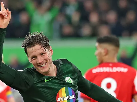 Bùng nổ trước M.U, Weghorst từng khiến Rangnick phải 'ngả mũ' thán phục