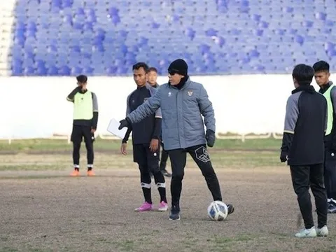 Sân tập của U20 Indonesia bị ví như 'chuồng bò'