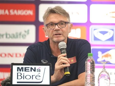 HLV Troussier: Quang Hải đá tốt, Công Phượng còn phải chờ