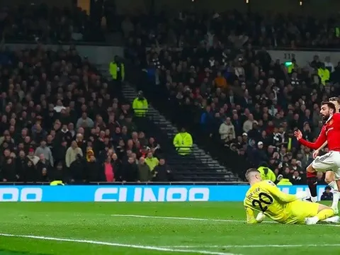 Xà ngang từ chối pha bóng độc diễn của Bruno