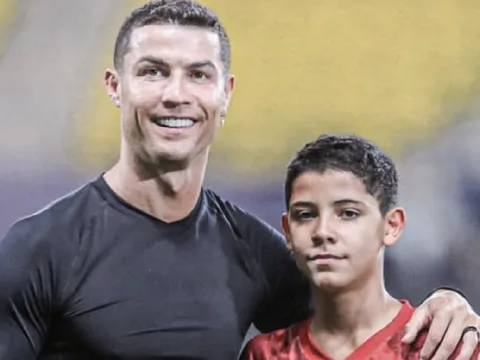 Xác nhận: Al Nassr đặc cách khó tin cho con trai Ronaldo
