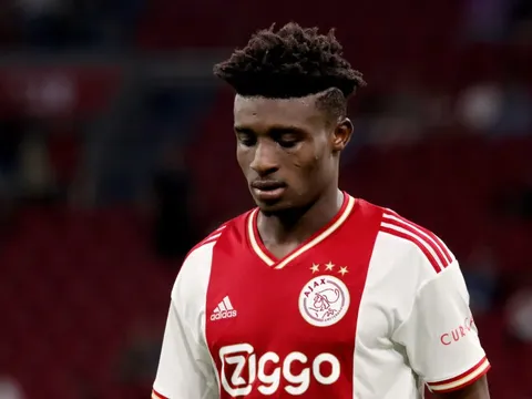 Xác nhận: Arsenal tranh mua tiền vệ Ajax với Man United