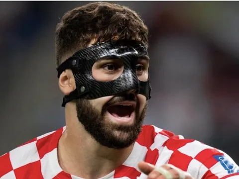 Xác nhận: Man United đánh giá cao trung vệ vạn người mê