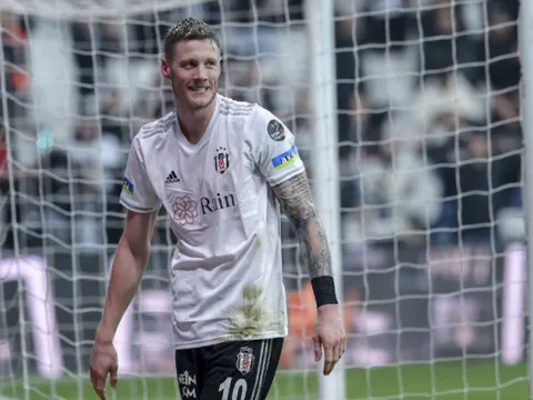 Xác nhận: Tiền đạo chào NHM trước khi đến Man United