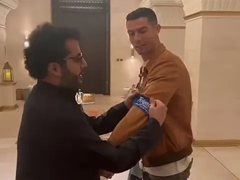 Xác nhận về Ronaldo, cuộc chiến trong mơ với Messi tái hiện