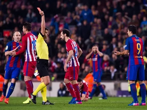 Messi, Casemiro trong 'bộ sưu tập' của trọng tài đuổi Lewandowski