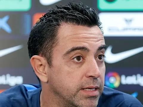 Độc chiếm ngôi đầu, Xavi 'xát muối' vào Real Madrid