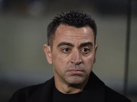 Phản ứng của Xavi khi tái ngộ Ronaldo