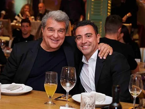 Barcelona đạt thỏa thuận hợp đồng mới với Xavi Hernandez