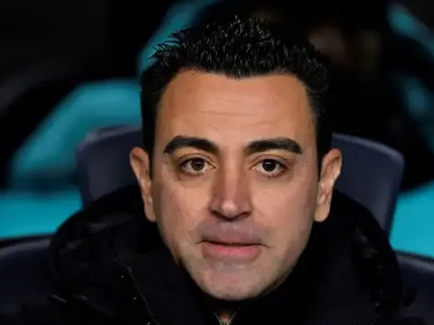 Xavi kêu gọi fan Barcelona 'nhẹ nhàng' với Ferran Torres