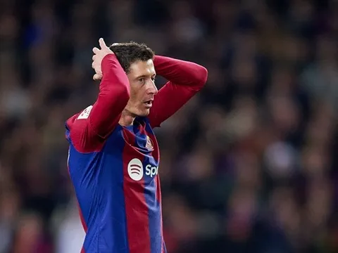Xavi không hài lòng với Lewandowski